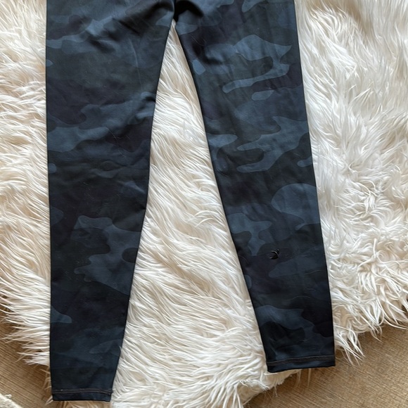 Glyder Smoke Camo Sultry High Rise Legging Size Small - Picture 8 of 15